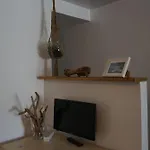 Les Cigales Apartment *